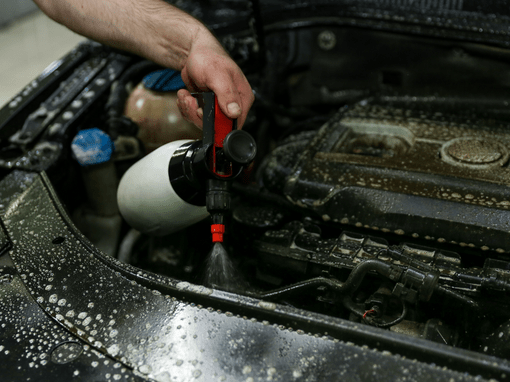 Todo lo que debes saber sobre la limpieza del motor del coche 