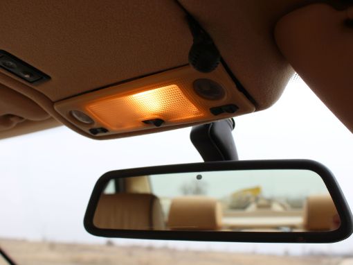 Luz de cortesía en el coche ¿Qué es? ¿Cuándo se usa?