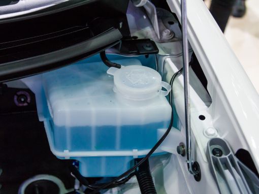 ¿Qué es el líquido limpiaparabrisas del coche? Función y tipos