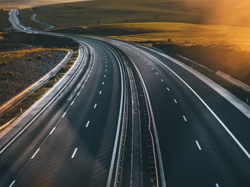 Principales diferencias entre la circulación en autovías y autopistas