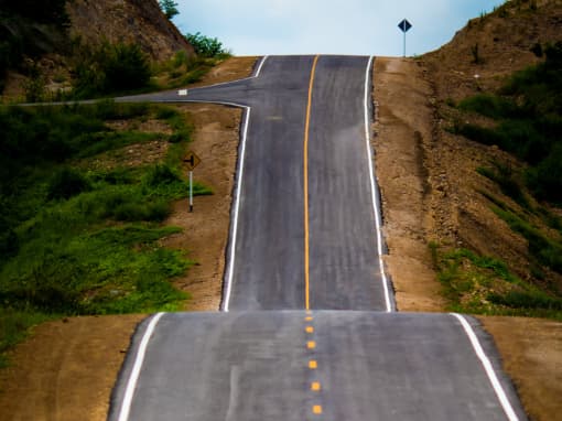 Principales características de las carreteras convencionales ¿Cómo circular sobre estas?