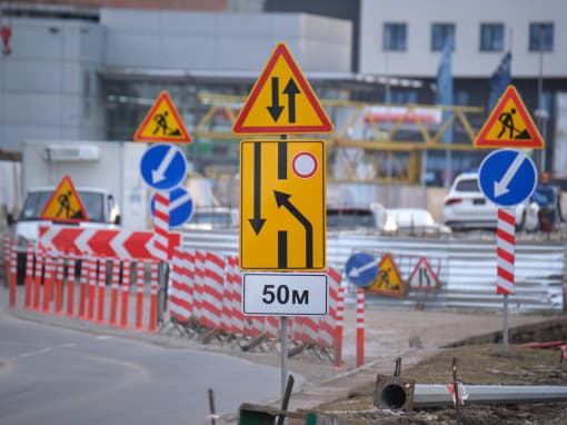 Carriles especiales en la vía ¿Cuáles son? ¿Quién puede circular?